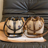 Nuevo bolso casual de moda de oso de alta gama, bolso de cubo portátil, bolso de mensajero de hombro. - details 3