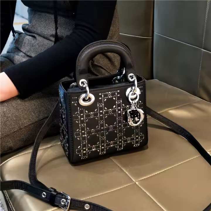 Bolso de Princesa Diana acolchado con diseño de personalidad de la marca Hong Kong2025Nuevo bolso de lujo de lentejuelas, bolso cruzado versátil - 1