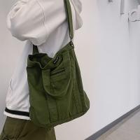 Bolso bandolera de estilo japonés retro para hombre - Bolso de hombro versátil e informal para viajeros en color sólido - details 3