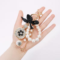 Llavero Elegante De Botella De Perfume Para Mujeres Y Niñas Con Nudo De Perla Falsa Y Llavero De Bolso Lindo Creativo Regalo Blanco - details 6