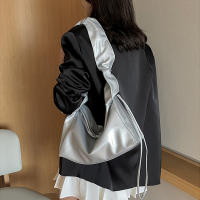 Diseño de nicho sentido de un solo hombro crossbody plisado axilas bolsa de las niñas 2025 verano nuevo bolso de las mujeres de gama alta - details 7