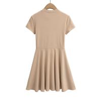 Vestido básico de manga corta de color sólido ajustado de estilo europeo y americano para mujer con cintura y cuello medio alto delgado Empalme de una palabra falda de swing grande - details 5