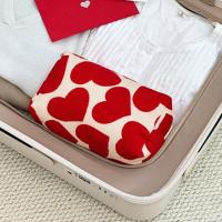 Bolsa de maquillaje con diseño de amor de gran capacidad, bolsa de cosméticos con forma de corazón de pana con cremallera, bolsa de almacenamiento de artículos de tocador de regalo encantador para mujer - details 5