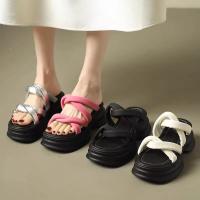 Zapatillas de mujer 2025 nuevas sandalias exteriores versátiles de moda para mujer con suela gruesa y hermosos tacones altos retro - details 10