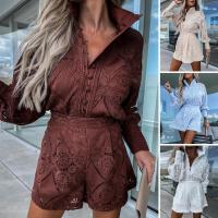 Conjunto de 2 unidades de blusa de manga larga para mujer, camisa de encaje hueco bordado de cintura alta con una hilera de botones, conjunto de pantalones cortos de pierna ancha para mujer - details 1