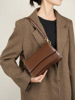Bolso Baguette de Piel de Vaca - Bandolera Elegante con Diseño Limitado para Mujer - details 18