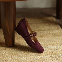 Retro cordero flip interior que aumenta los zapatos individuales, nueva hebilla cruzada de cabeza cuadrada con tamaño de tacón de cuña zapatos de mujer. - details 25