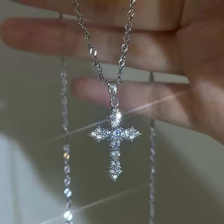 Collar de moda con colgante de cruz de circonio brillante, joyería punk de cadena fina, regalo de cumpleaños ideal para mujeres y niñas, regalo del Día de la Madre - 1