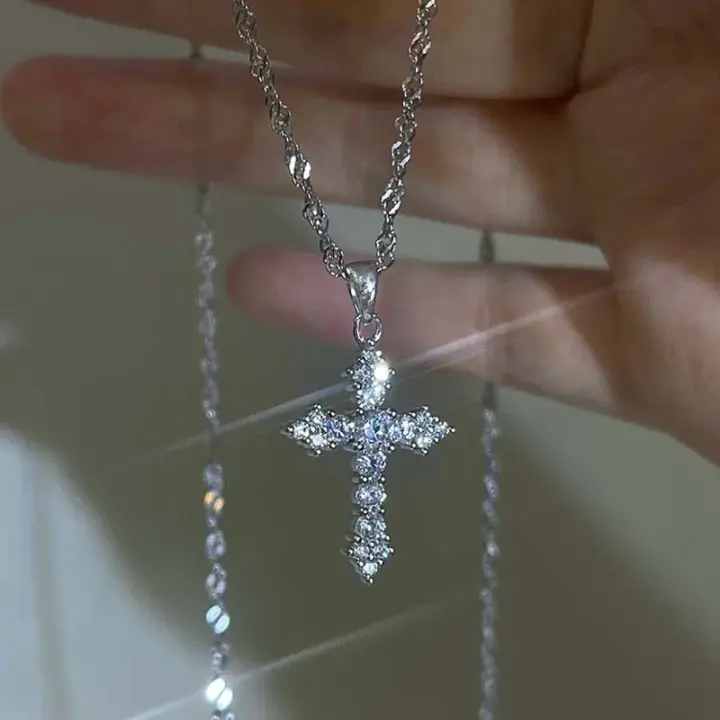 Collar de moda con colgante de cruz de circonio brillante, joyería punk de cadena fina, regalo de cumpleaños ideal para mujeres y niñas, regalo del Día de la Madre - 1