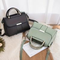 Bolso Bandolera Elegante para Mujer en Negro y Dorado con Correa Desmontable, Cierre Magnético, Diseño de Doble Capa y Herrajes de Aleación - Bolso de Mano Elegante para el Trabajo o Salidas Informales, Bolso Bandolera, Accesorio Moderno, Construcción Dur - details 0