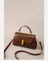 Hombro para mujer: bolso cruzado vintage de cuero encerado con cadena, elegante bolso cuadrado pequeño para las axilas para uso diario Mochila de lujo de alta gama - details 14