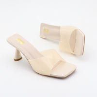 Sandalias de gran tamaño de color sólido versátiles de estilo coreano con tiras transparentes de punta cuadrada y tacones altos - details 13