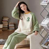 Pijama de franela gruesa y cálida para mujer, diseño de oso de dibujos animados para invierno, con relleno de forro polar coral, disponible en tallas grandes - details 1