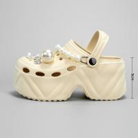Zapatos de Tacón Alto con Cadena de Perlas de Moda 2025 Estilo de Cuero Falsificado con Patrón de Cuernos Zapatos Casuales para Hombres - details 9