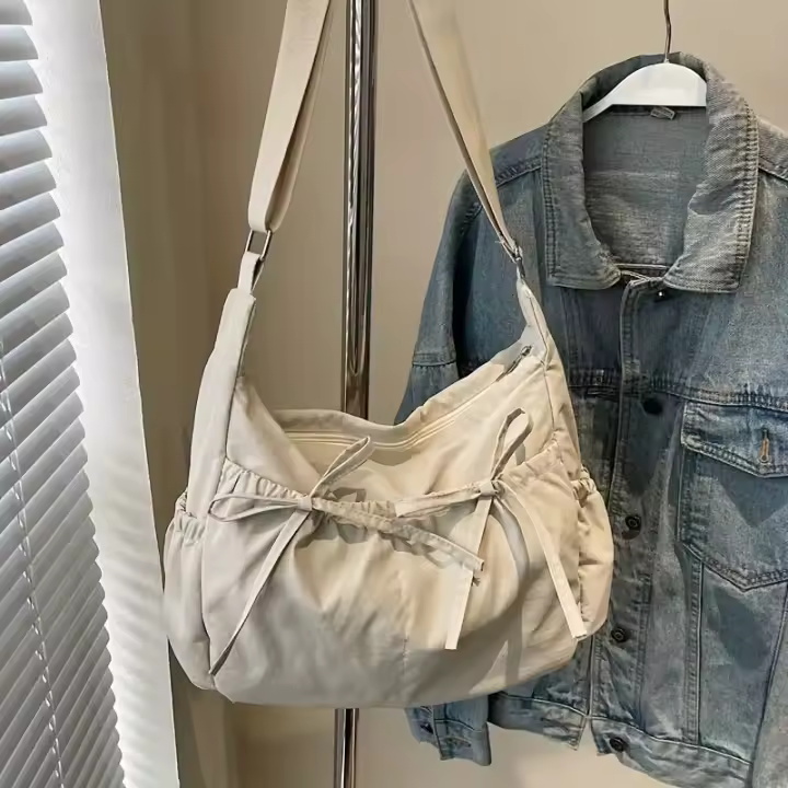 Bolso de hombro de nailon de gran capacidad para mujer - Estilo vintage, color sólido con detalle de lazo, correa ajustable, múltiples bolsillos con cremallera, bolso cruzado duradero y versátil - 1