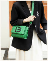 Bolso cruzado de un solo hombro bordado y acolchado de moda, simple y versátil para mujeres - details 3