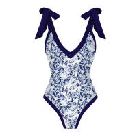 El nuevo traje de baño de una pieza es ajustado y delgado para las mujeres. - details 23