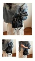 Bolso minimalista de cubo para mujer Cierre con cordón, bolso de mano elegante para uso diario y formal Accesorio de moda en tonos beige, negro, gris, khaki, rosa Finalización texturada - details 2