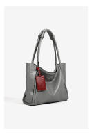 Bolso de mano de gran capacidad negro de cuero para mujer, nuevo bolso de hombro de primavera para viajeras, bolso grande para las axilas - details 17