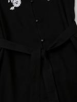 Vestido casual de otoño negro con botones frontales vintage para mujer, cinturón, bordado floral, manga corta/larga y cuello en V. - details 5