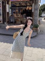 Dos vestidos camisola de encaje a cuadros falsos, estilo de vacaciones junto al mar de verano para mujer, sentido del diseño, falda larga de nicho - details 3