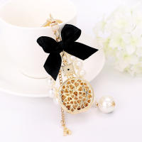 Llavero Elegante De Botella De Perfume Para Mujeres Y Niñas Con Nudo De Perla Falsa Y Llavero De Bolso Lindo Creativo Regalo Blanco - details 2