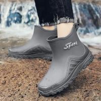 Botas de lluvia para hombre, botas desnudas a la moda, zapatos antideslizantes para trabajo de Chef, zapatos de pesca de goma impermeables y duraderos, zapatillas de deporte para hombre 2023 - details 15