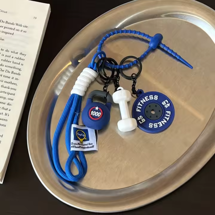 Llavero de fitness tejido a mano, mini mancuerna antipérdida, llavero para amantes del gimnasio, colgante de cuerda de nailon con placa de peso. - 1