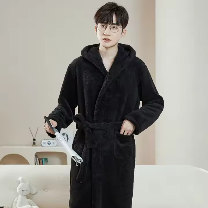 Albornoz con capucha para mujer y hombre, Pijama largo de franela gruesa, fácil de limpiar, color negro, ideal para la ducha y el hogar, Invierno - 1