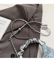 Bolso plisado de lentejuelas de estilo coreano, bolso cruzado con cadena y colgante de lazo exquisito, bolso de hombro ligero de Color sólido - details 3
