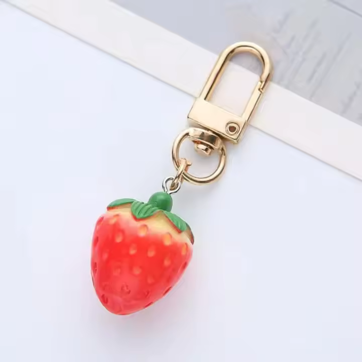Joyería roja de fruta para mujer, dijes para llave de coche, regalo para amigo, llavero de corazón de fresa, colgante para mochila, Accesorios para llaveros - 1