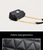 Bolso de Hombro Acolchado con Cadena Dorada Estilo Vintage Negro, Cierre Seguro, Forro de Poliéster, Accesorio Elegante, Construcción Duradera para Ocasiones Casuales y Formales - details 3