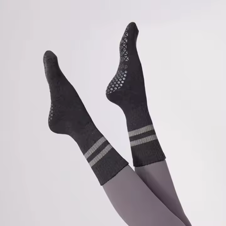 Calcetines de yoga de algodón tipo toalla con rayas de punto de silicona antideslizantes para mujer, cálidos, para pilates, con agarre, tipo tripulación. - 1
