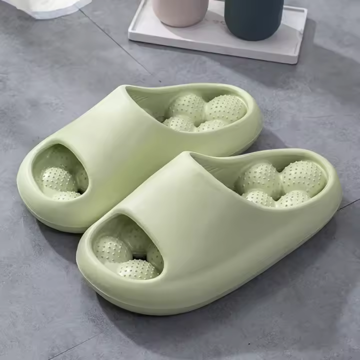 Novedad de verano, zapatillas de masaje para mujer, moda 2025, suela gruesa, zapatillas de playa antideslizantes, sandalias de nube cómodas y suaves, tanto para interior como para casa - 1