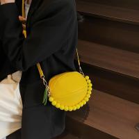 TQNORYCDIL Bolso bandolera con estampado de limones para mujer - Bolso de hombro redondo pequeño sintético amarillo y rosa con cierre de cremallera, forro de poliéster para atuendos casuales y formales, bolso bandolera, accesorio de moda, diseño divertido - details 4