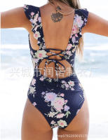 Traje de baño con cuello en V, traje de baño con cordones y borde con volantes - details 11