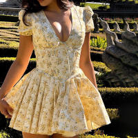 Minivestido estampado con cuello en V y mangas abullonadas. Vestido adornado con lazo de cintura alta con estampado floral. - details 3