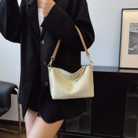 Bolso tote de cuero genuino de grano superior para mujer - Bolso convertible de hombro y bandolera |   Diseño minimalista y elegante, bolso premium para desplazamientos diarios, trabajo y viajes |   Transporte multidireccional: mano, hombro, muñeca |   Al - details 3