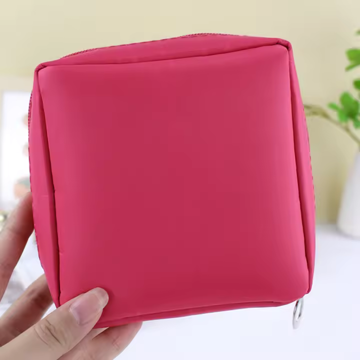 Bolsa de Almacenamiento Casual de Poliéster Organizadora de Cosméticos y Toallas para Mujeres - 1