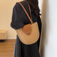 Bolso de hombro grande de paja tejido de estilo vintage francés elegante para mujer: ligero, espacioso y perfecto para vacaciones en la playa, color caqui con detalles marrones - details 0