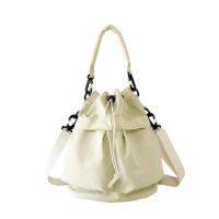Bolso cruzado de cubo ligero, bandolera plisada verde militar/blanco cremoso para teléfono móvil, llavero de cosméticos - details 0