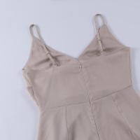 Vestido verde para mujer con cinturón, lazo en la espalda y abertura hueca. - details 10