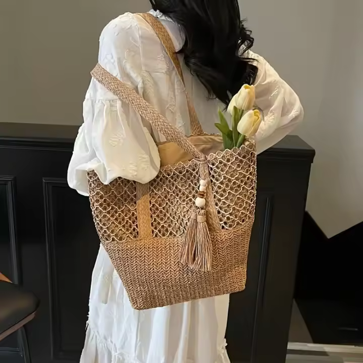 Bolso de Playa de Paja Tejida de Gran Capacidad Bolso de Hombro de Verano Elegante con Detalle de Flecos Color Beige Natural Perfecto para Vacaciones o Uso Diario - 1