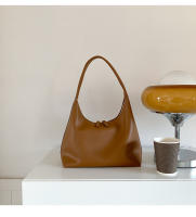 Nicho de gama alta sentido bolso de hombro de gran capacidad casual y versátil otoño simple pu bolso de cuero suave mujer - details 26