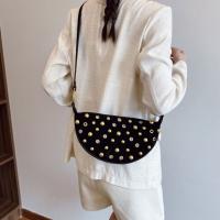 Bolso cruzado con remaches de Metal a la moda, bolso de hombro Y2k de estilo Punk hueco, bolso para axila para chica picante y dulce, diario - details 17