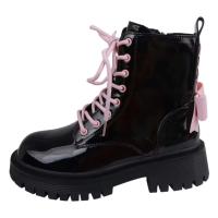 Nuevo lanzamiento de botas de moto de suela gruesa para mujer, botines decorativos informales a la moda en forma de corazón para mujer en otoño - details 0