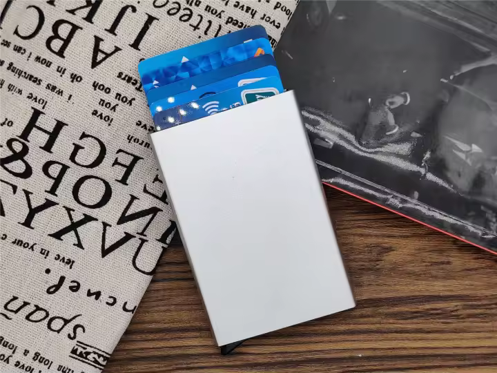Cartera inteligente Anti RFID para hombre, portatarjetas de crédito, identificación, Metal, delgada, bloqueo de aluminio, billetera protegida, pequeña funda para tarjeta bancaria - 1