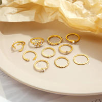 Juego de 10 Anillos Dorados Estilo Bohemio para Mujeres Moneda, Serpiente, Luna, Estrella - details 2