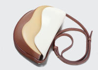 Bolso pequeño, bolso nuevo, bolso de hombro, bolso de mensajero tipo saddle, de color contrastante y con diseño de onda curva. - details 9