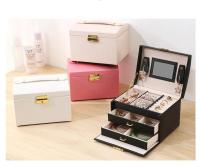 Organizador de joyas para collares, pendientes, pulseras, anillos, organizadores de joyas grandes de cuero PU, joyeros, de mano, joyero de tres niveles con cerradura, cajones, tachuelas, accesorios de joyería, espejo,17x14x13cm - details 2